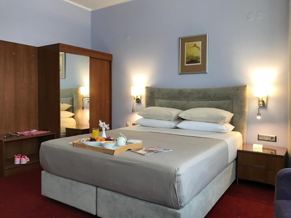 Room image 5