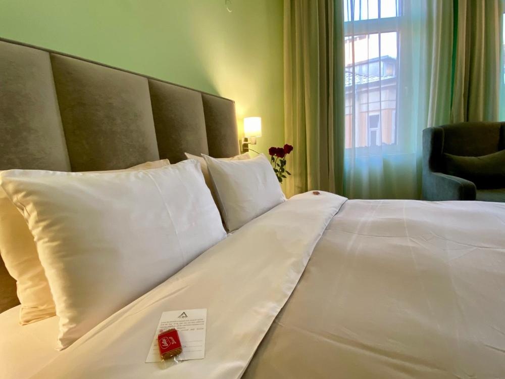 Room image 4